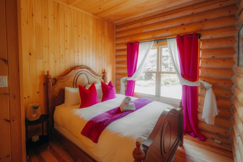 Chalet Private Hot Tub Sauna Indoor Pool Bee Mille-Isles