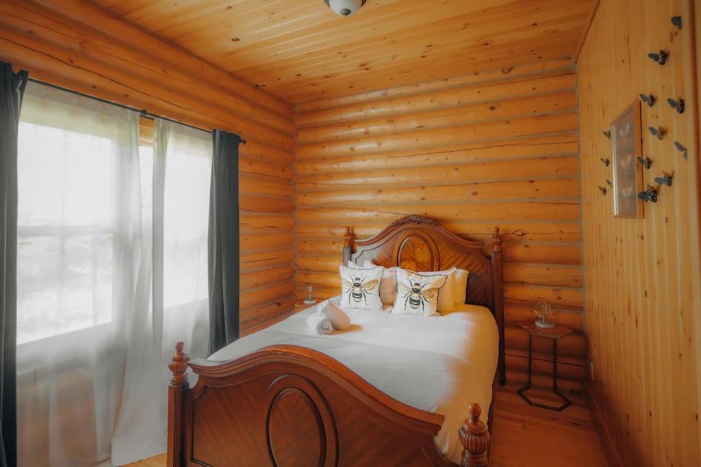 Private Hot Tub Sauna Indoor Pool Bee * Mille-Isles