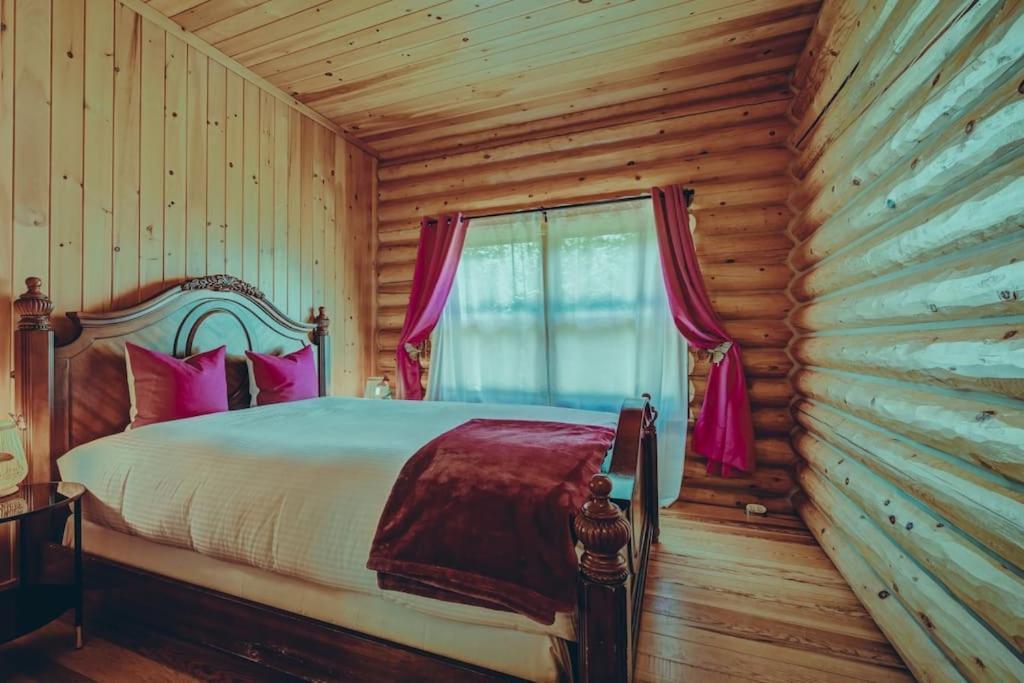 Private Hot Tub Sauna Indoor Pool Bee Chalet